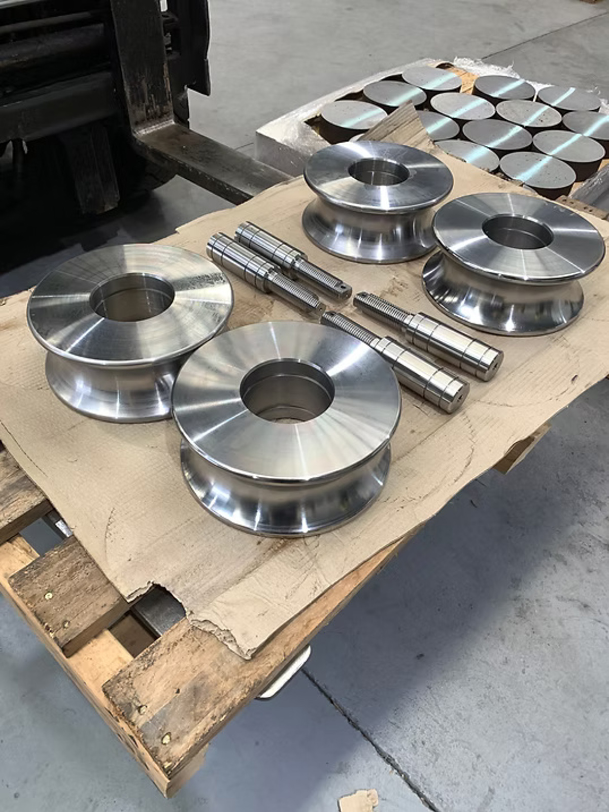 large-guides-and-small-shaft-turning-1.jpg